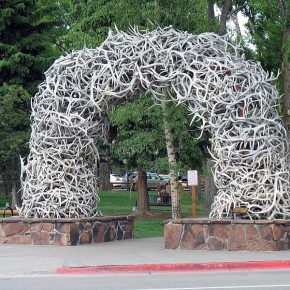 Jackson Hole fills gap, removes snow